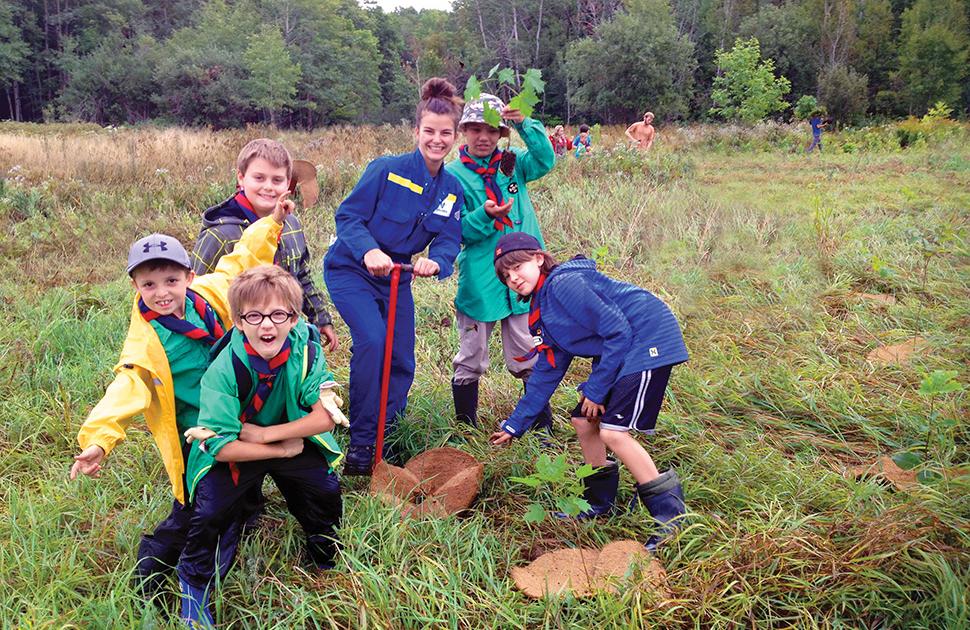 Canadian scouts with Valero volunteer