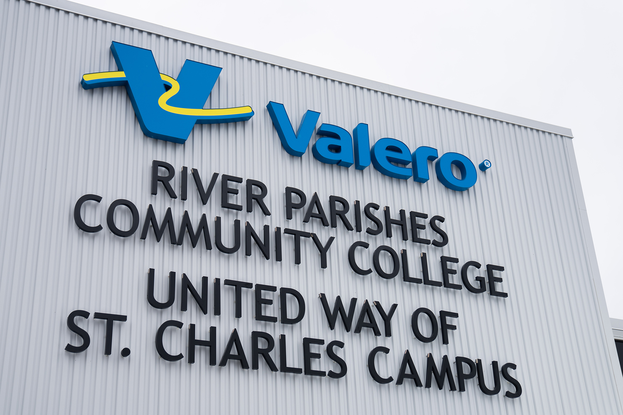 Building that says Valero, River Parishes Community College, United Way of St. Charles Campus