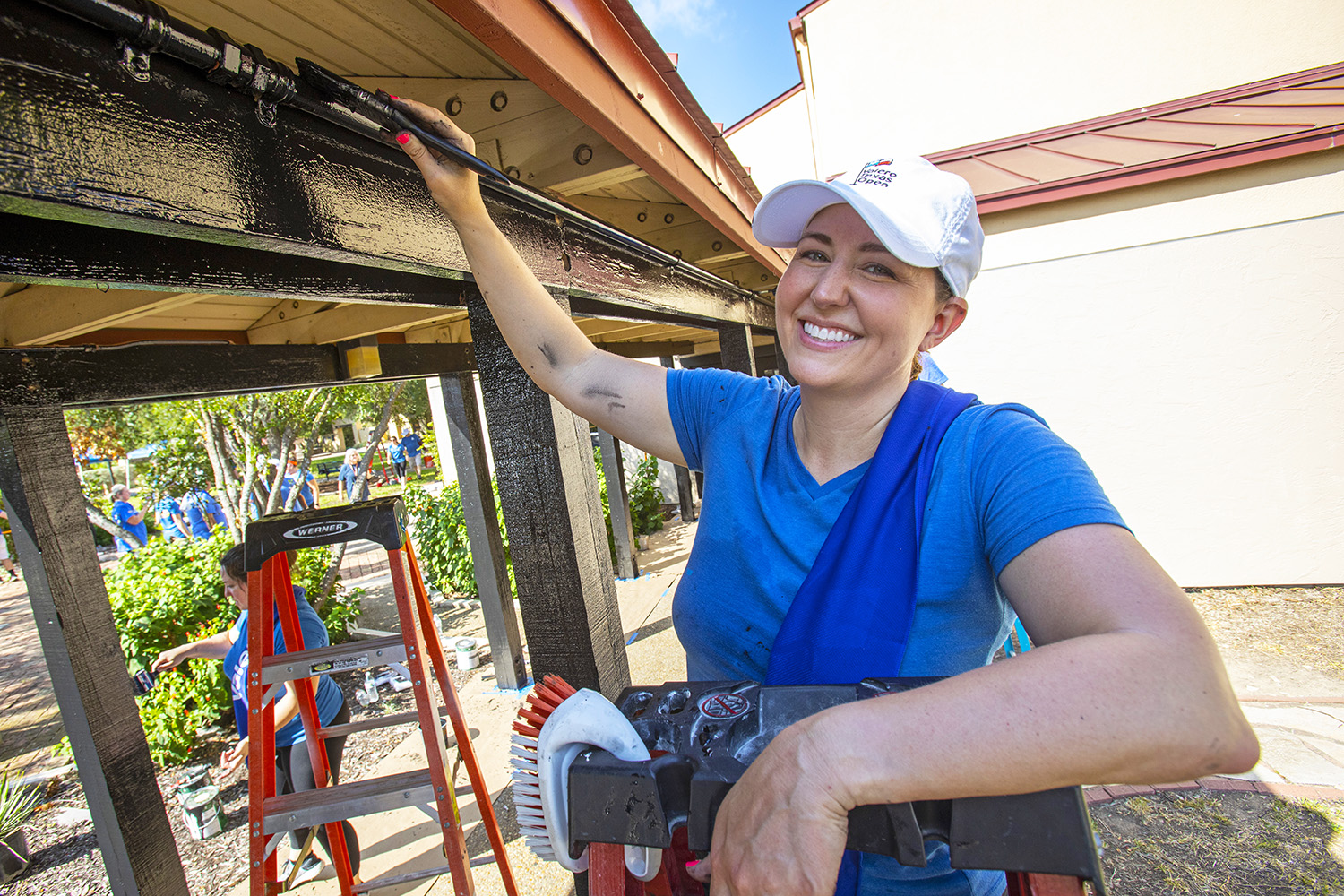 Valero Employee at UW Day of Caring