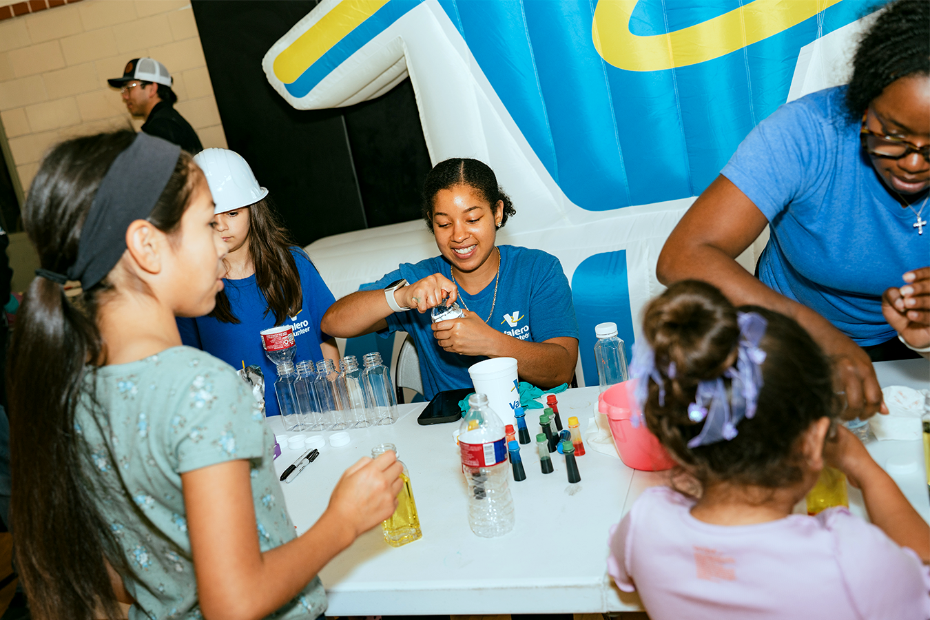 Valero Volunteers demo experiment with local Houston kids