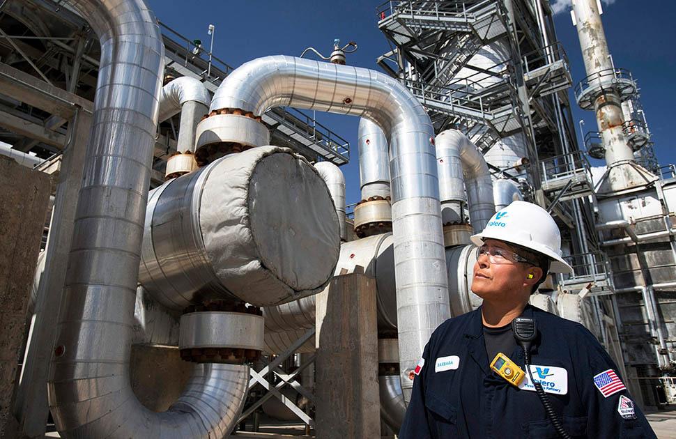 three rivers refinery employee