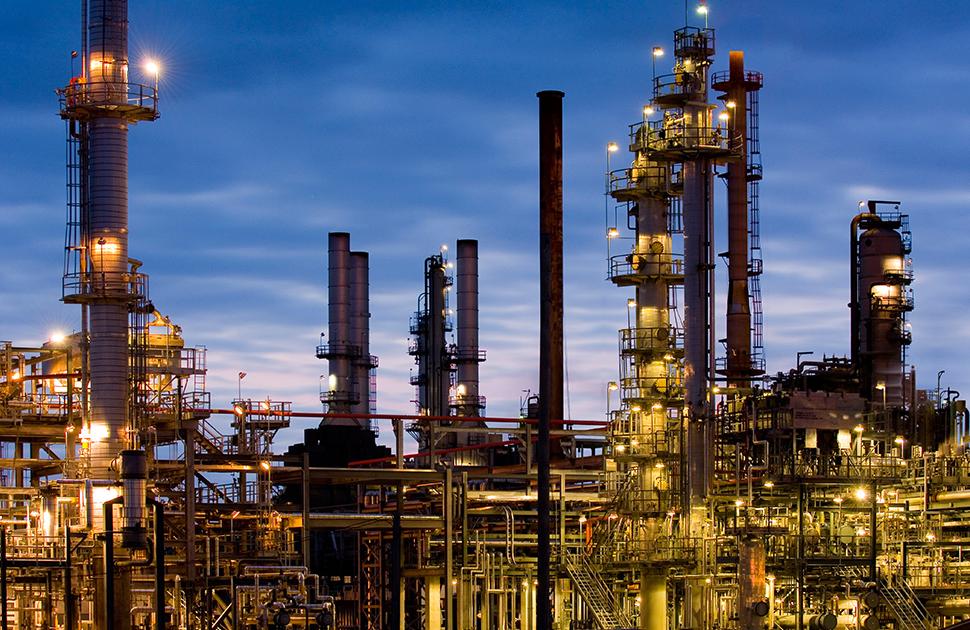 Valero Memphis Refinery at night