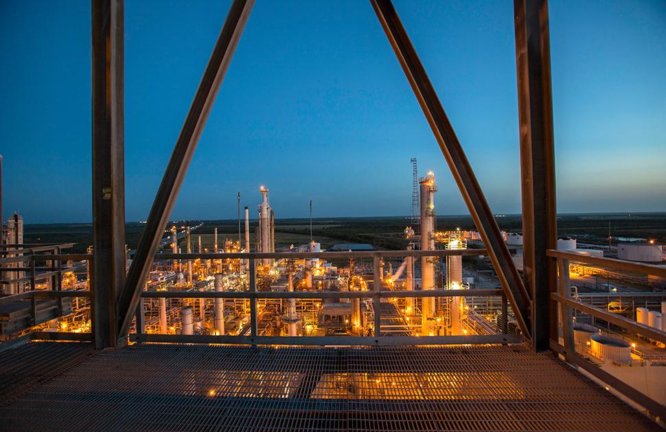 Valero Three Rivers Refinery at night