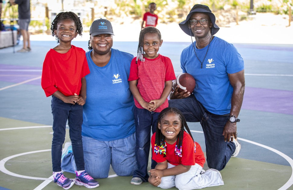 Valero Volunteers at Tom Lee Park