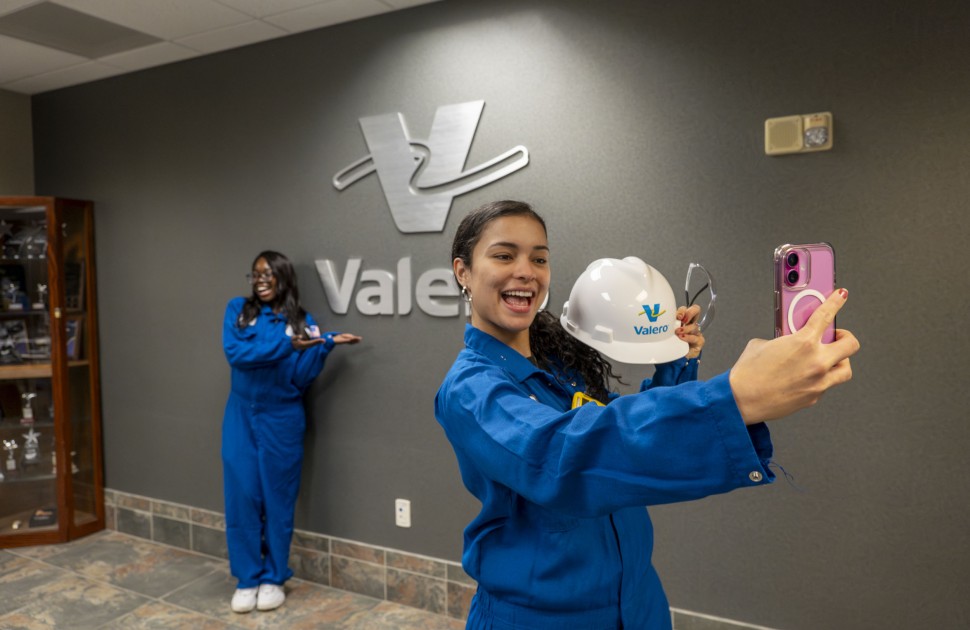 Summit students on tour at a refinery
