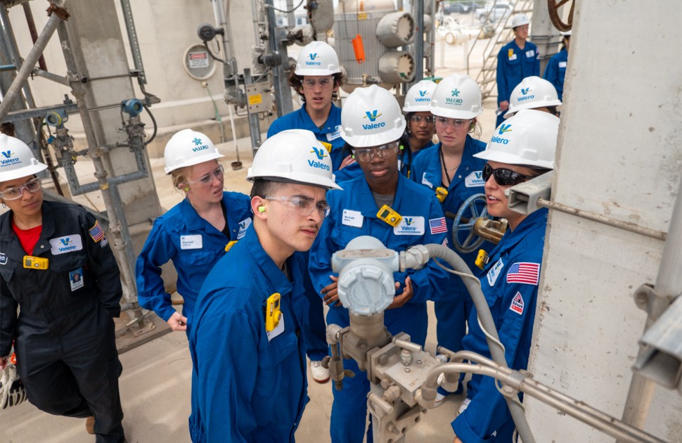 Summit students touring refinery