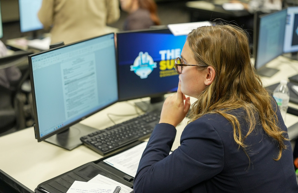 Freshman Engineering Summit Student in resume workshop session