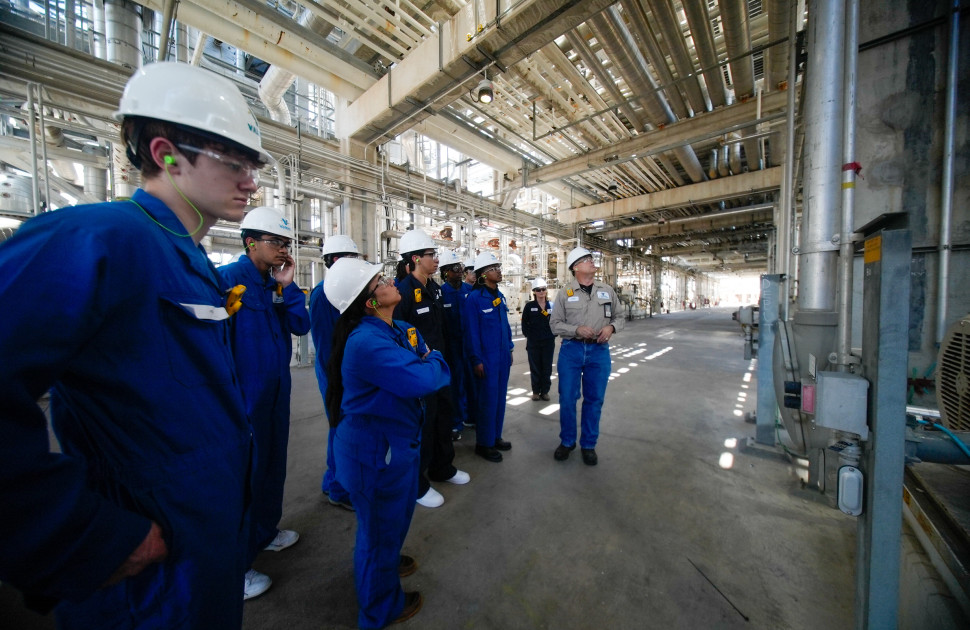 Freshman Engineering Summit Students on a tour at a refinery 
