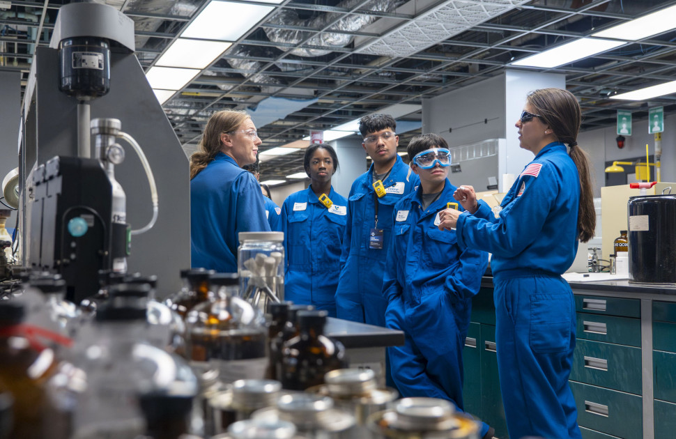 Students on tour inside refinery lab