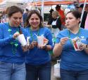 Valero volunteers eating at a volunteer event