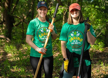 Cibolo_Nature_Ctr_volunteers_380x275