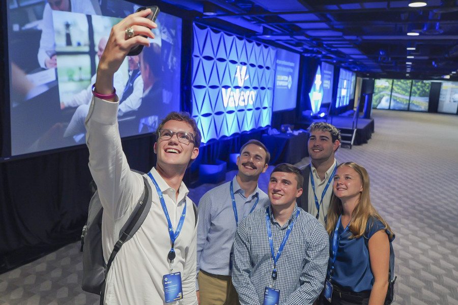 Valero Interns taking a selfie at Intern Symposium